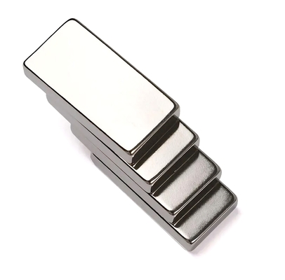 kaufen Unübertroffene Präzisionsproduktivität Starker Permanenter Magnet Seltene Erden N35 N33M Magnetischer Neodym-Block Rechteckig Online-Herstellung